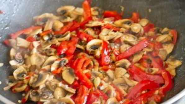 жареный рис с овощами