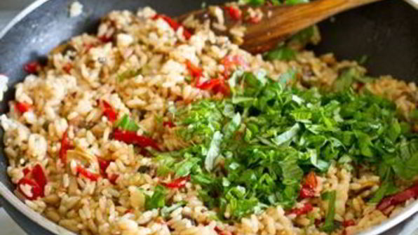 жареный рис с овощами