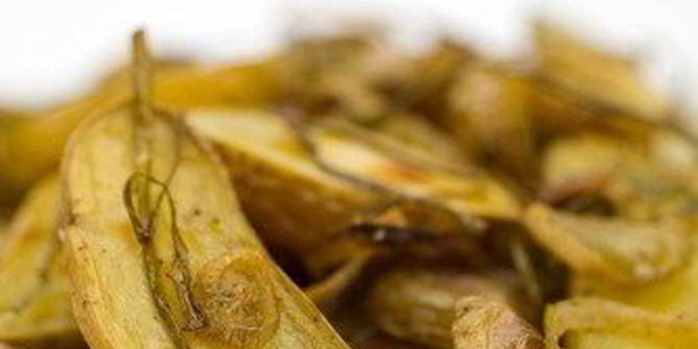 Рецепт золотистый картофель на утином жире с чесноком и тимьяном