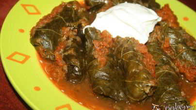 Долма в мультиварке в овощном соусе