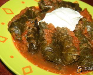 Долма в мультиварке в овощном соусе