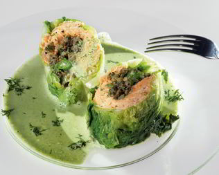 Голубцы из латука с форелью