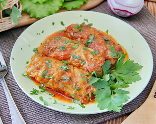 Голубцы из молодой капусты с фаршем и чечевицей