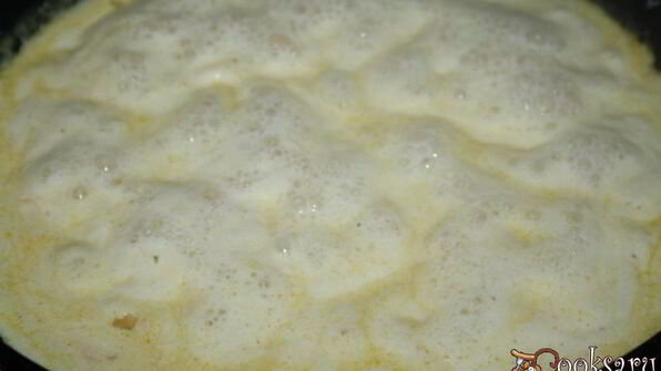 голубцы с индюшатиной, запеченные в сметанном соусе