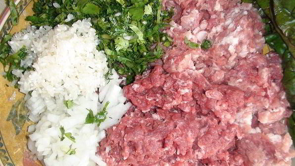 голубцы в свекольной ботве