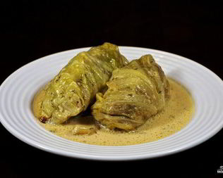 Запеченные голубцы в сметанном соусе