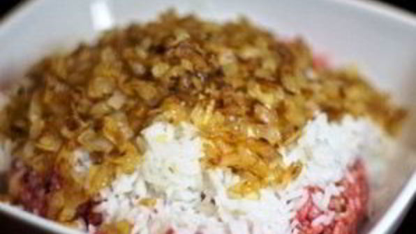 запеченные голубцы в сметанном соусе