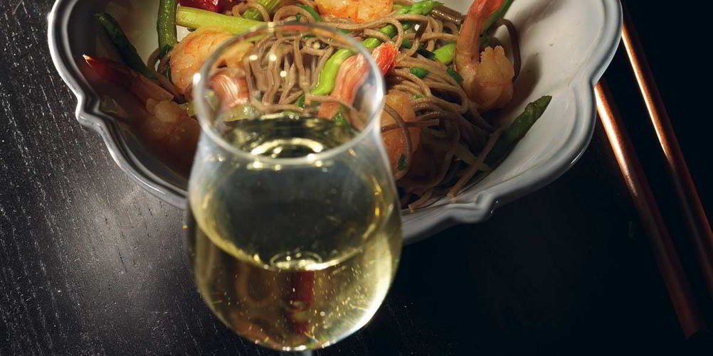 Рецепт гречневая лапша с креветками и зеленой спаржей