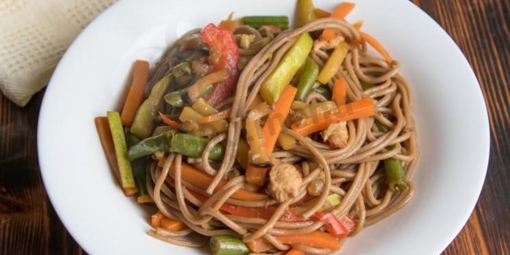 Рецепт гречневая лапша с овощами и курицей