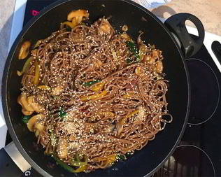 Гречневая лапша с шампиньонами