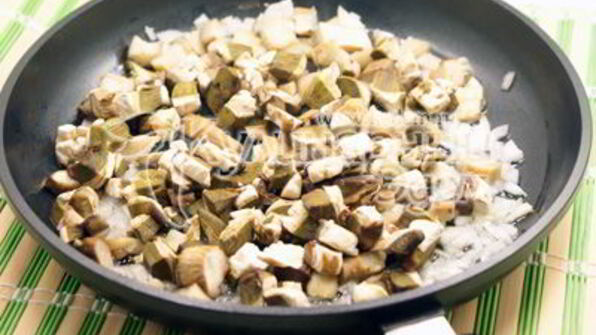 белые грибы с булгуром