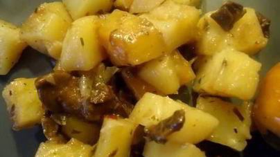 Белые грибы с картошкой в мультиварке