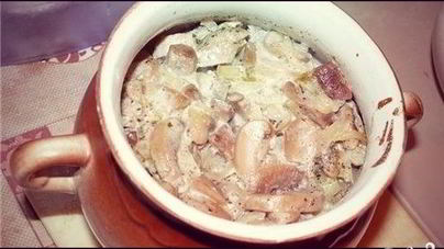 Белые грибы в горшочке