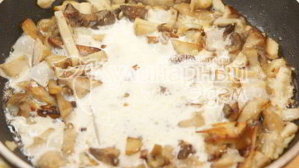 белые грибы в сметане с картофелем