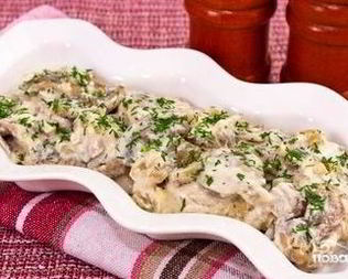 Белые грибы в сметане