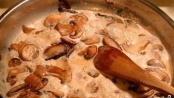 белые грибы в сметане