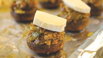 Фаршированные грибы с оливками и орехами