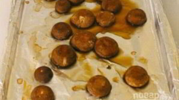 фаршированные грибы с оливками и орехами