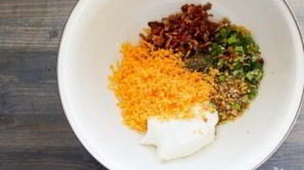 фаршированные грибы с сыром, орехами и беконом