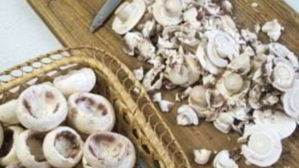 фаршированные шампиньоны с сыром и зеленью