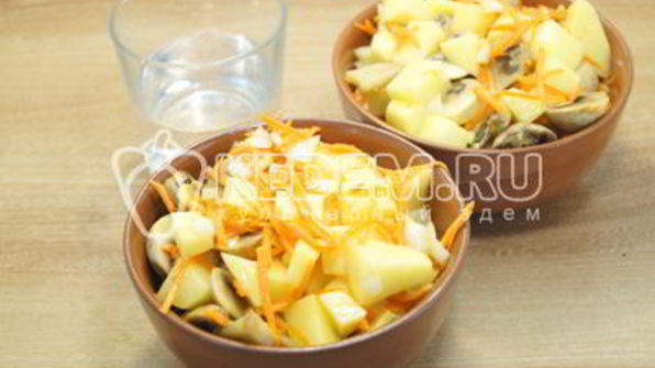 горшочки с грибами в духовке