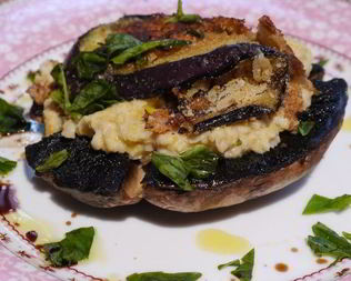 Грибы на гриле с нутом и баклажанами