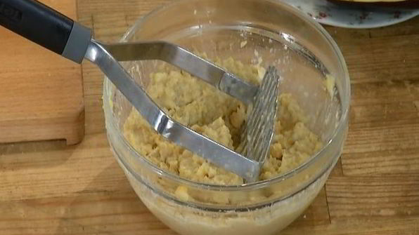 грибы на гриле с нутом и баклажанами