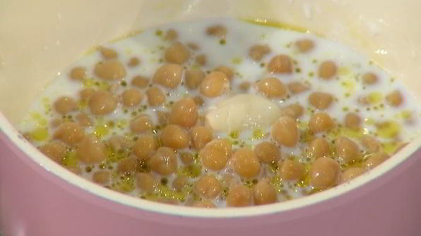 грибы на гриле с нутом и баклажанами