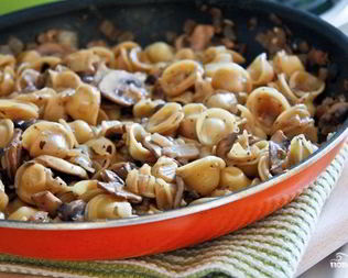 Грибы под сливочным соусом