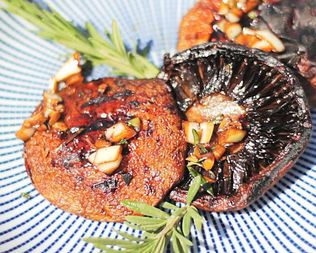 Грибы Портобелло на гриле