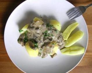 Грибы тушенные со сметаной