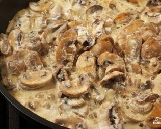 Грибы, тушенные в сливках