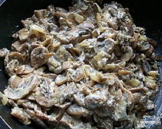 Грибы в сметане