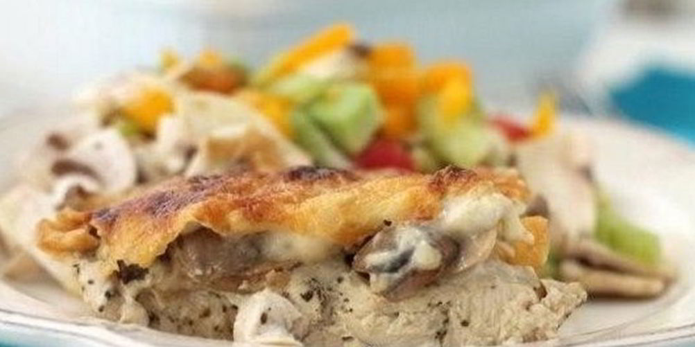 Рецепт куриное филе и шампиньоны под соусом бешамель