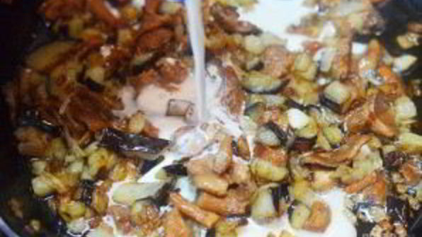 лисички с баклажанами жареные