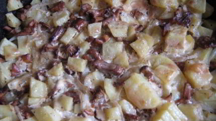 Лисички, запеченные под сыром