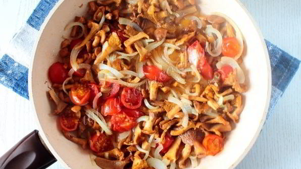 лисички жареные в сметане