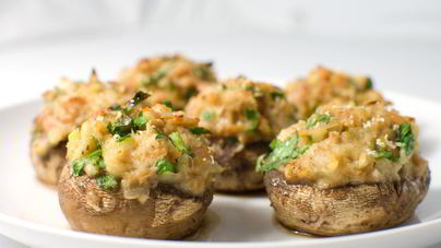 Шампиньоны, фаршированные курицей