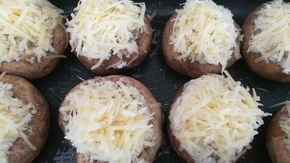шампиньоны, фаршированные кускусом