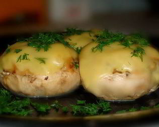Шампиньоны с брынзой и пармезаном