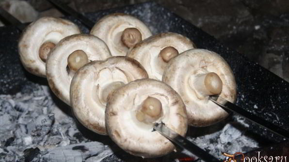 шампиньоны с чесночным ароматом на мангале