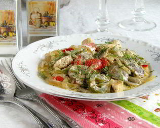 Шампиньоны с куриным филе и сладким перцем по-муромски