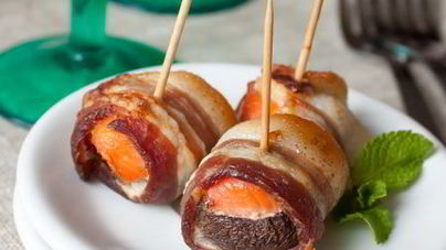 Шампиньоны с лососем в беконе