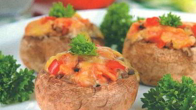 Шампиньоны с помидорами и сыром