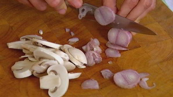 шампиньоны с зеленым помидором, жаренным в кляре