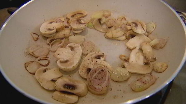 шампиньоны с зеленым помидором, жаренным в кляре