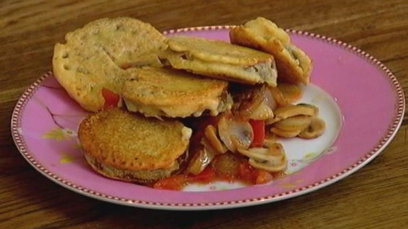 шампиньоны с зеленым помидором, жаренным в кляре