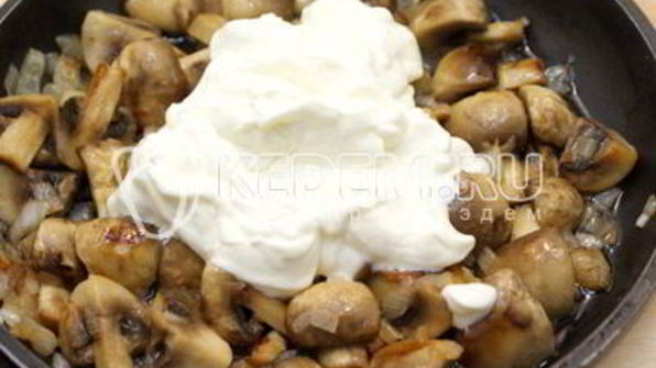 шампиньоны со сметаной