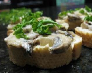 Шампиньоны в сметанном соусе