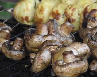 Шампиньоны, запеченные на мангале